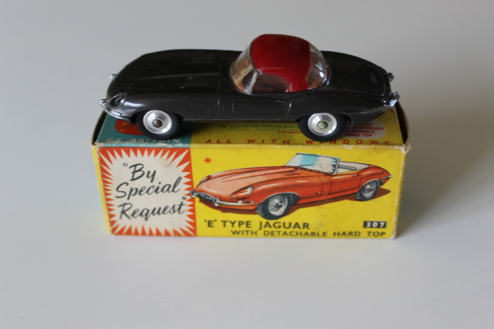 'e' type jaguar with removeable hard top corgi toys 307