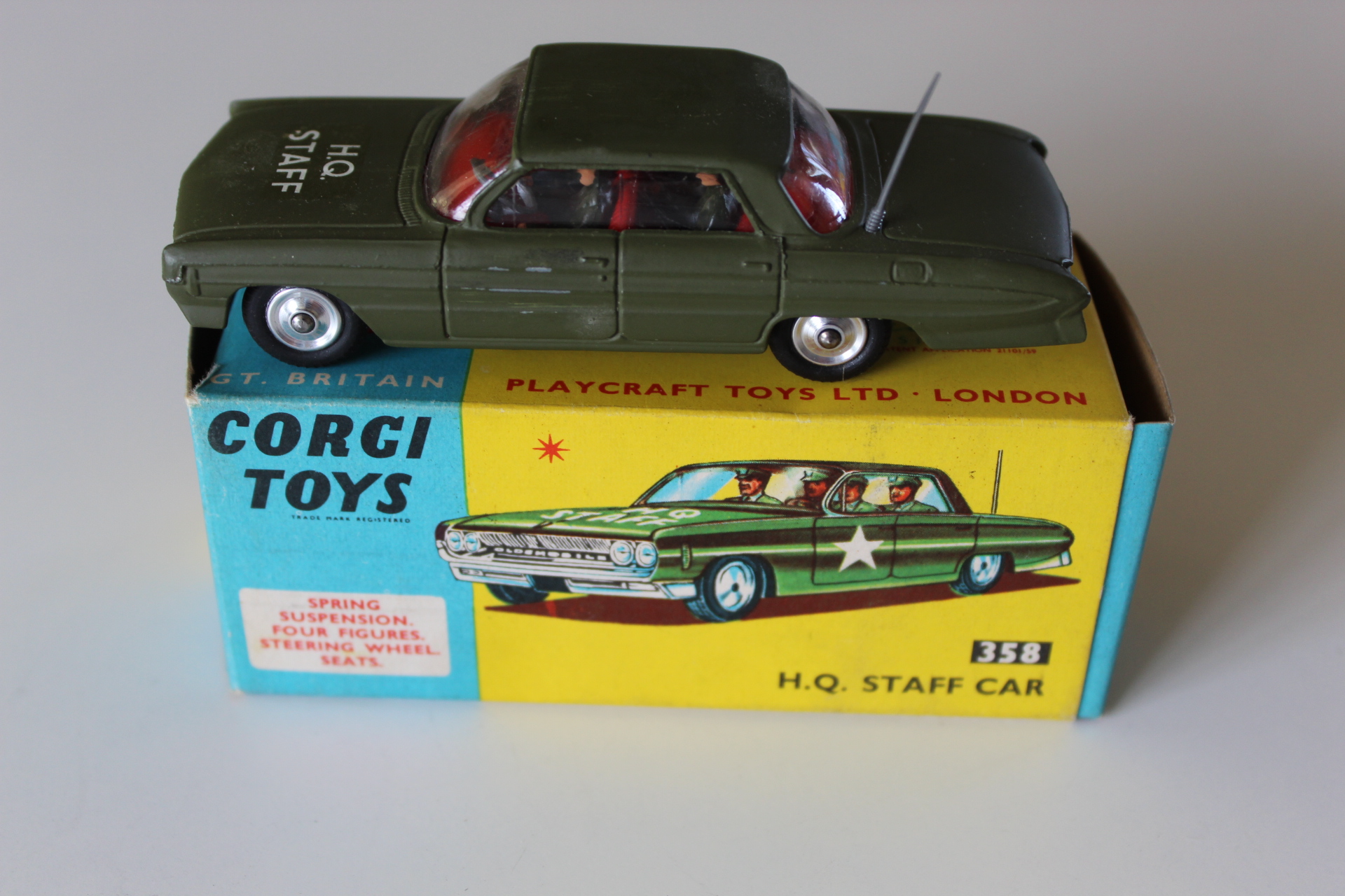 h.q.staff car corgi toys 358