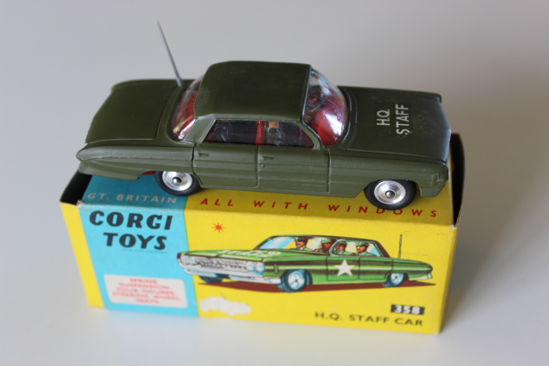 h.q.staff car corgi toys 358 side