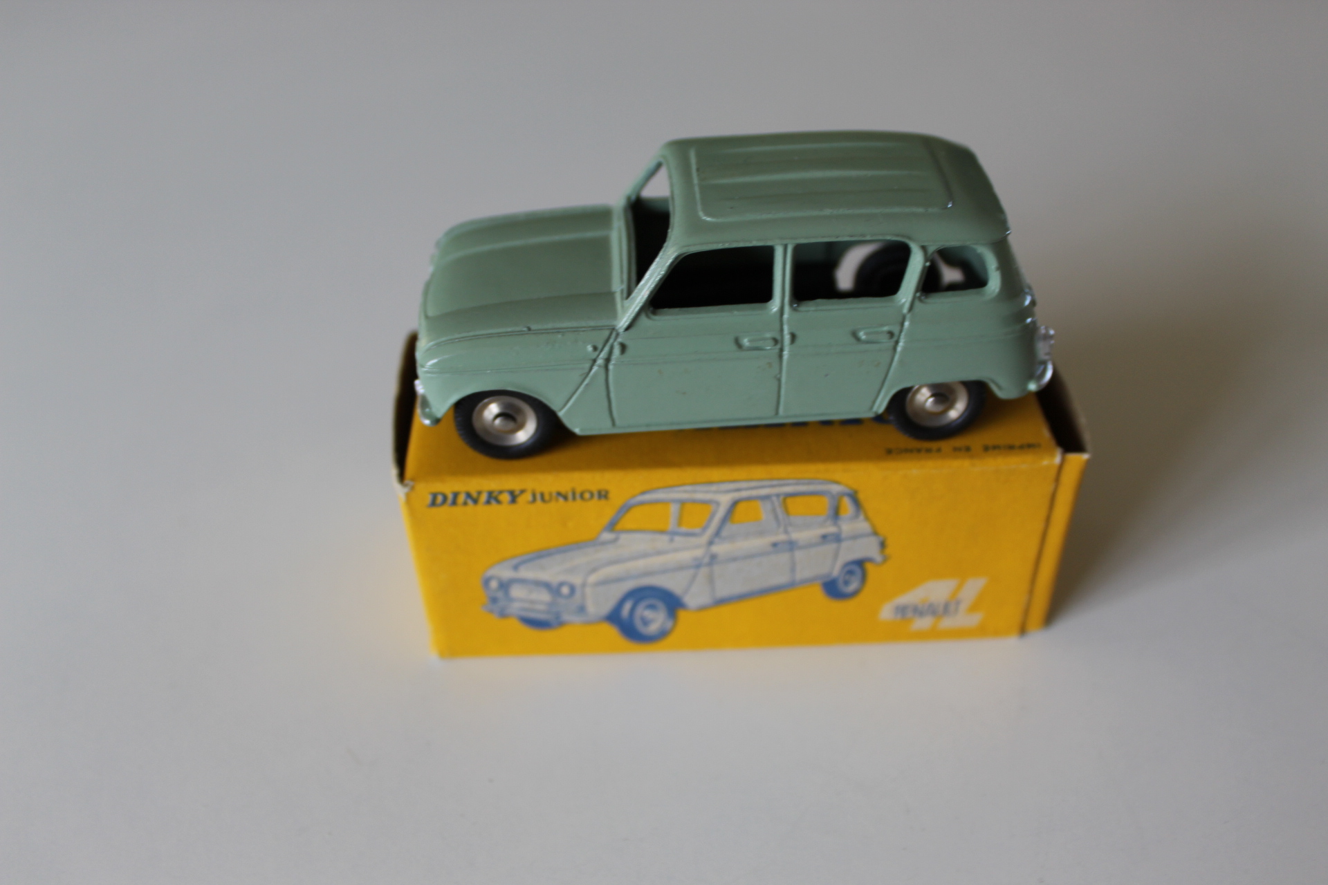 renault 4 french dinky toys junior 100