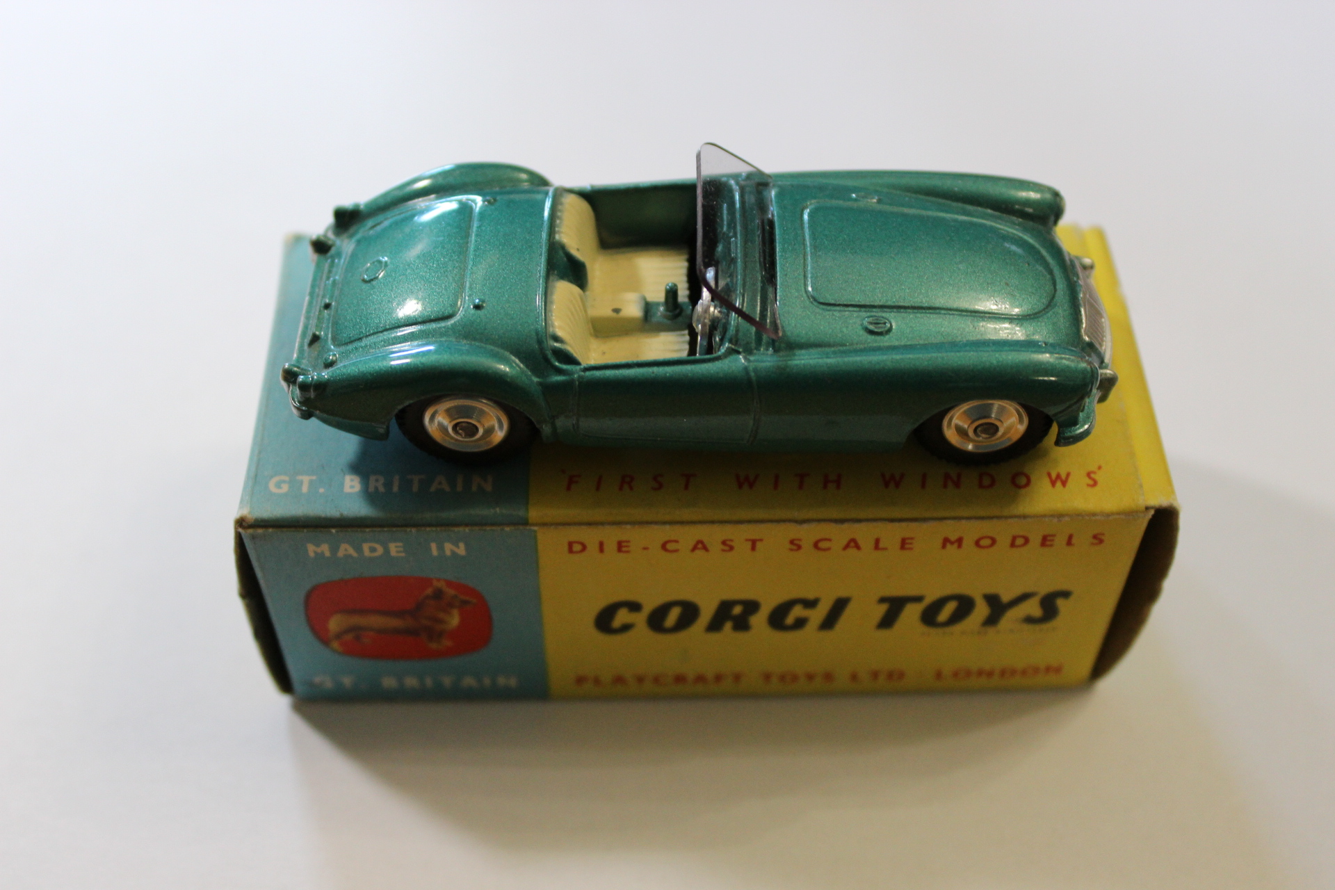 mga sports car corgi toys 302 side