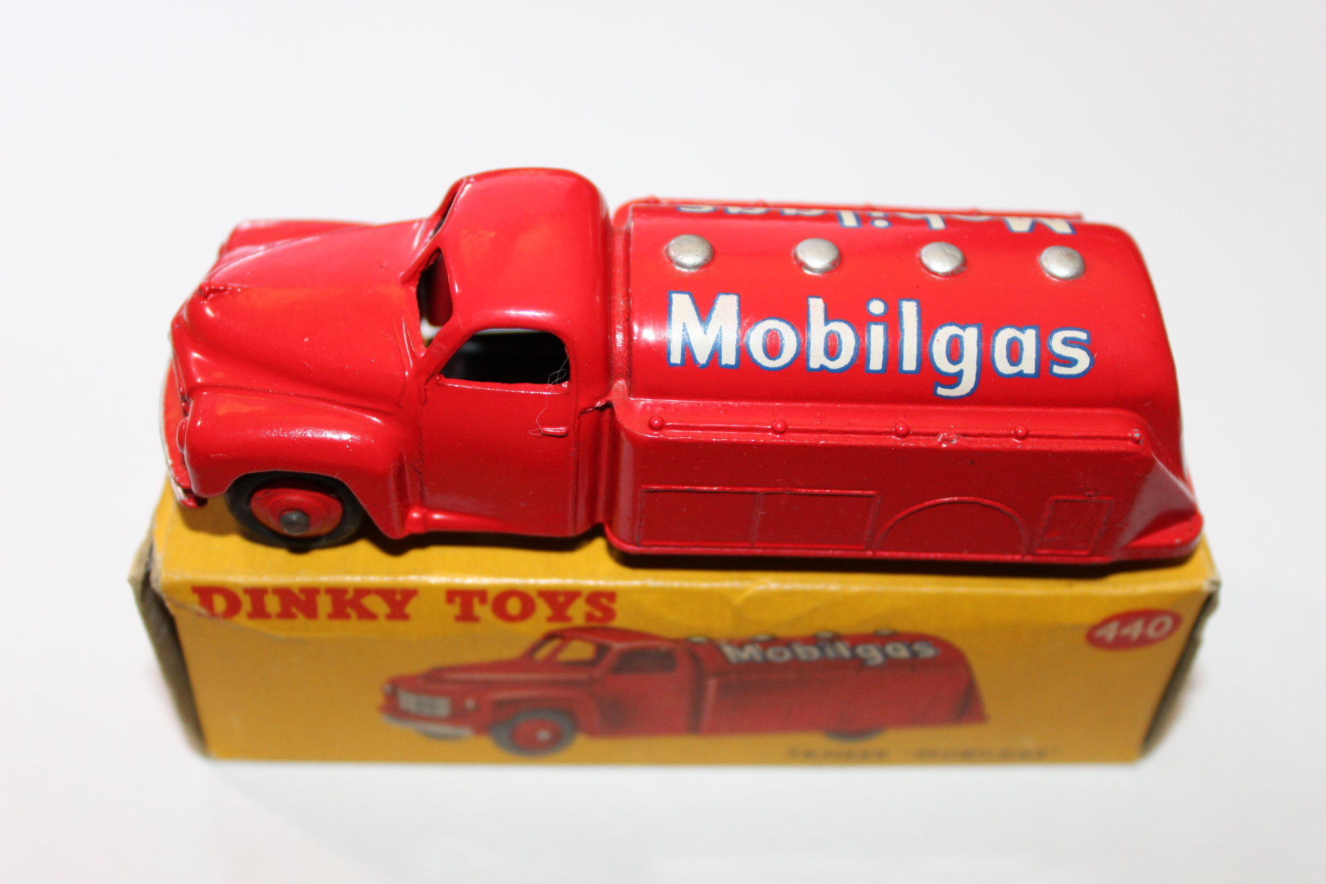 studebaker mobilgas petrol tanker dinky toys 440