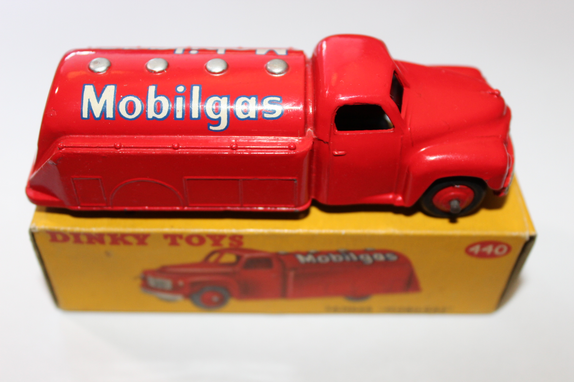 studebaker mobilgas petrol tanker dinky toys 440 side