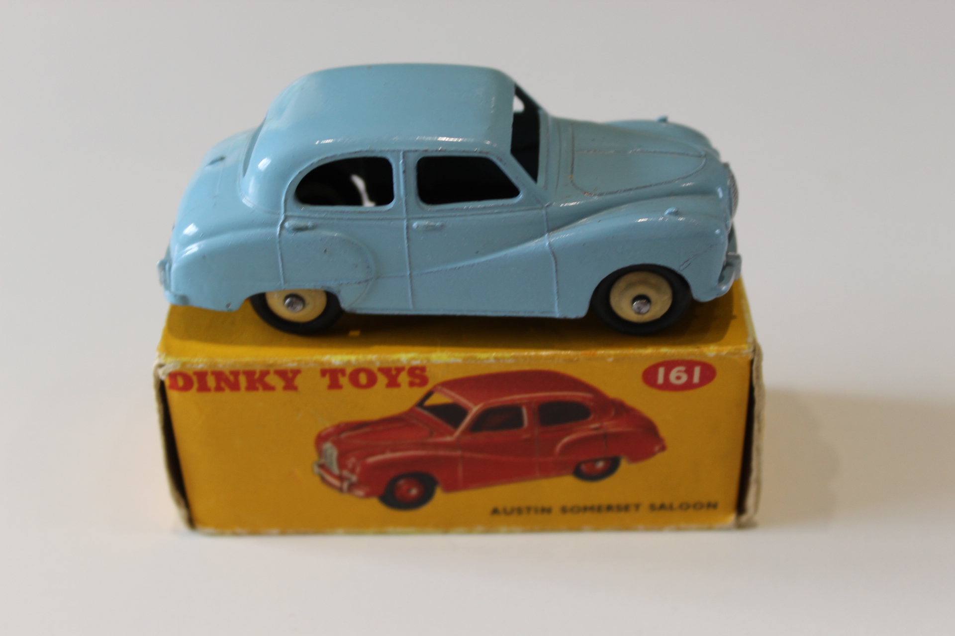 austin somerset dinky toys 161 side