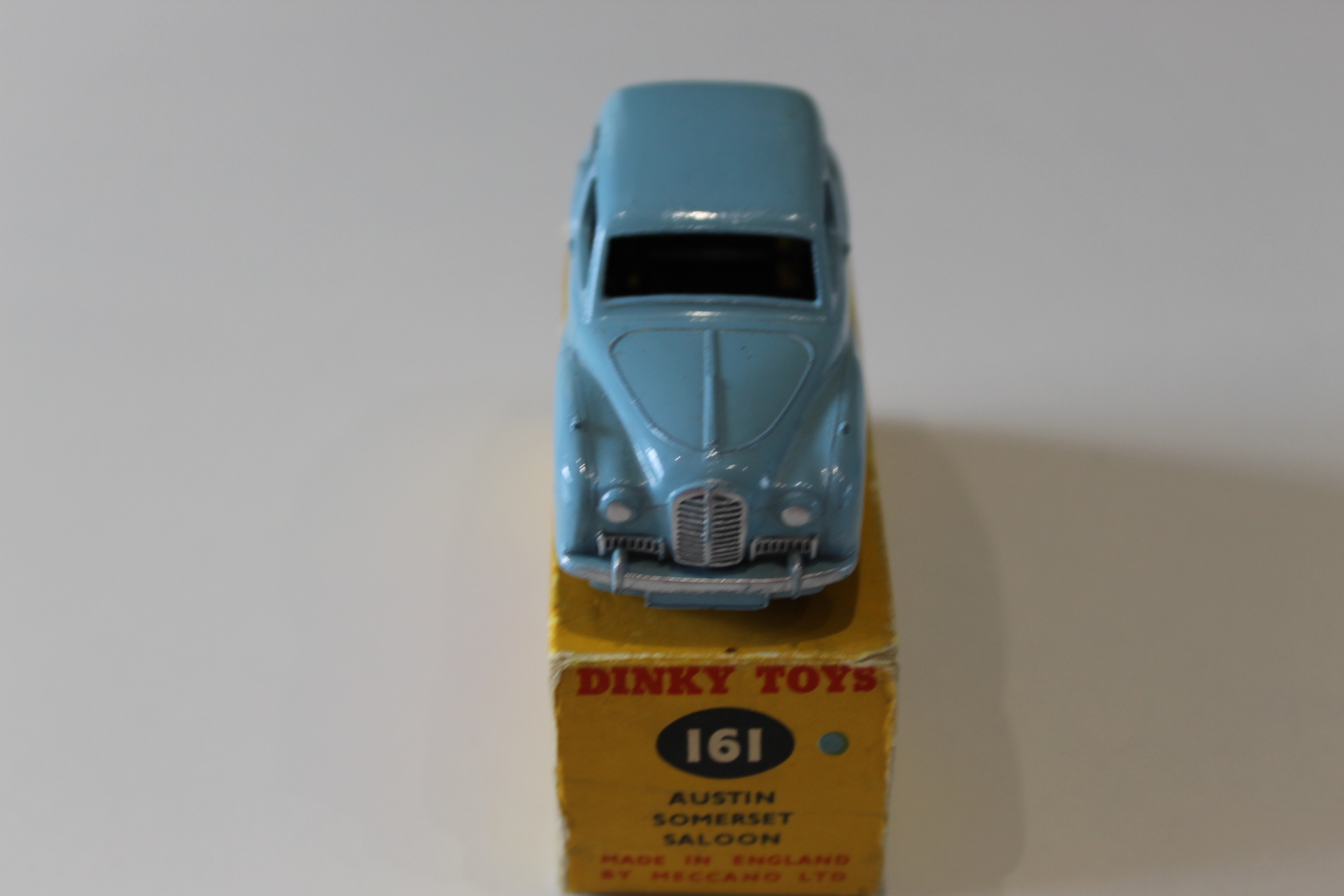 austin somerset dinky toys 161 front