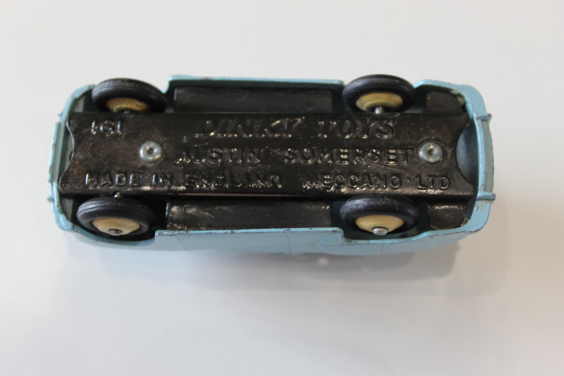 austin somerset dinky toys 161 base
