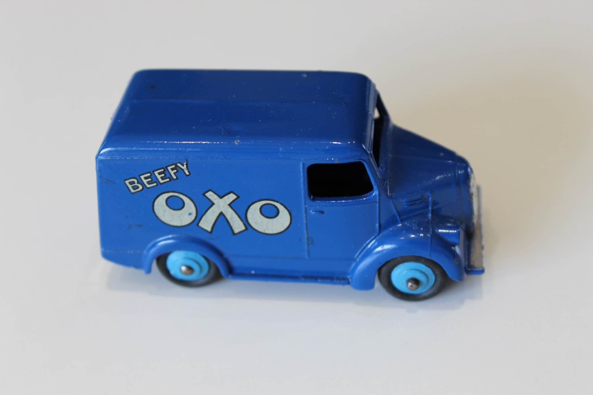 trojan oxo van dinky toys 31c-453 side