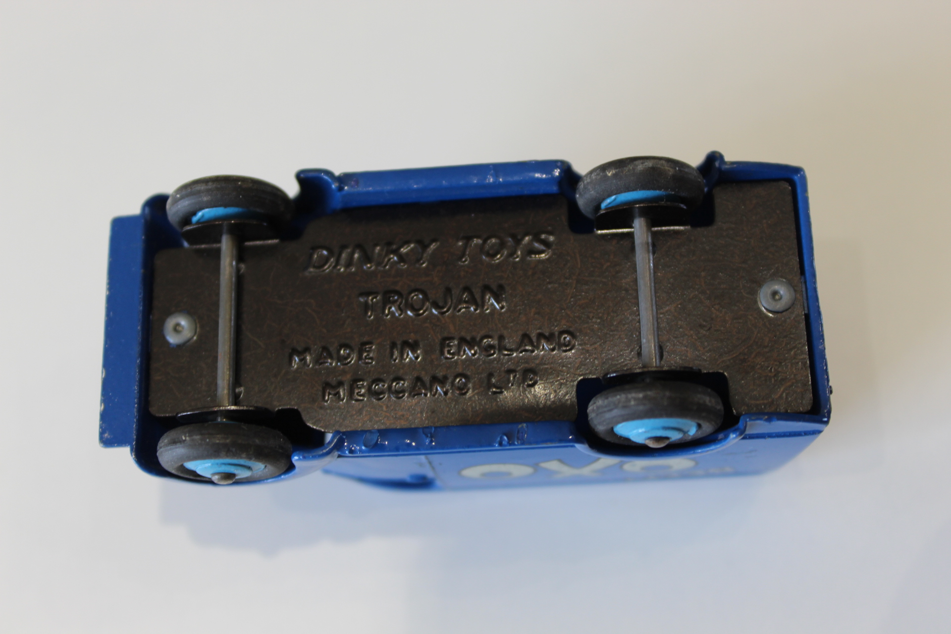 trojan oxo van dinky toys 31c-453 base