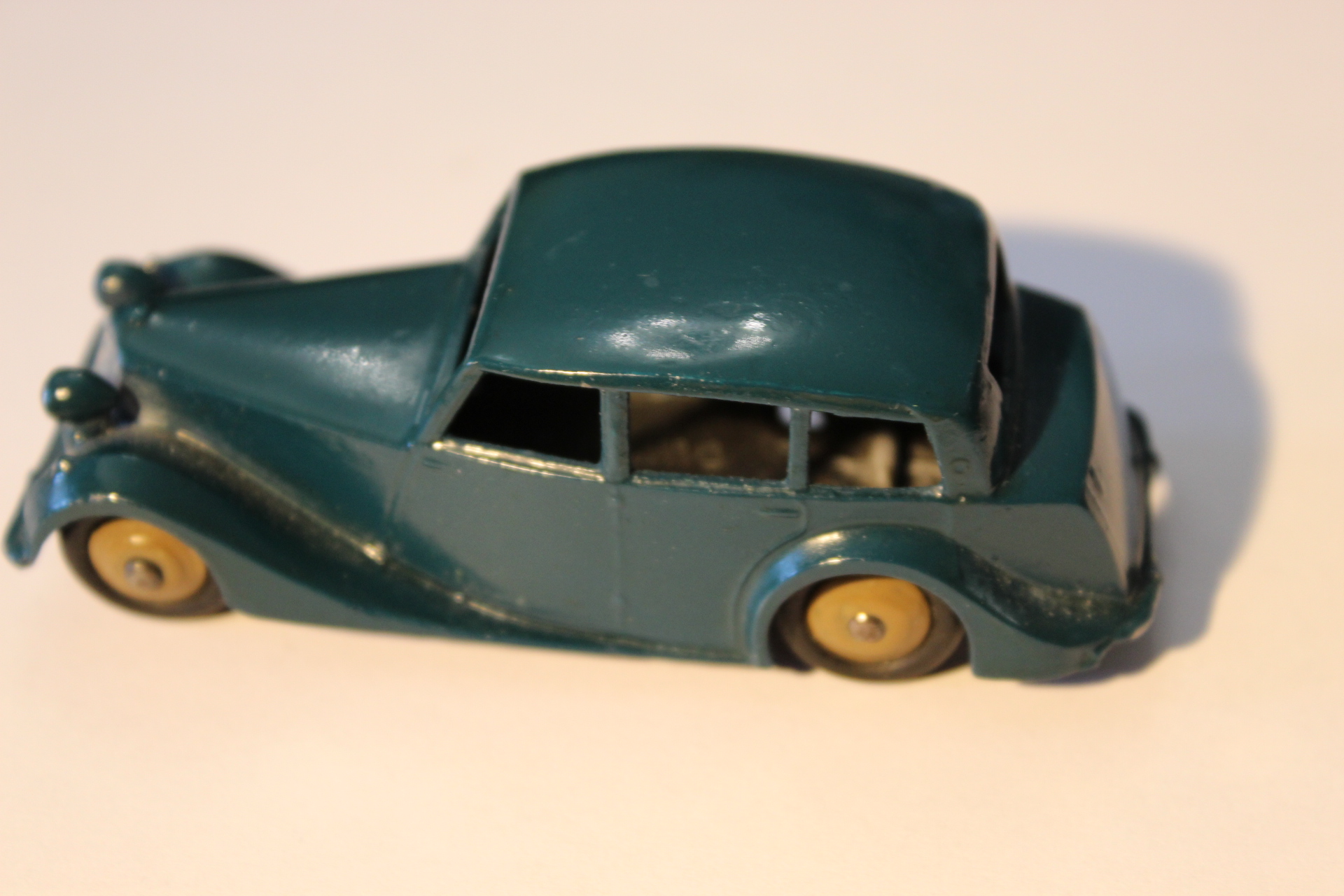 triumph 1800 saloon dinky toys 40b