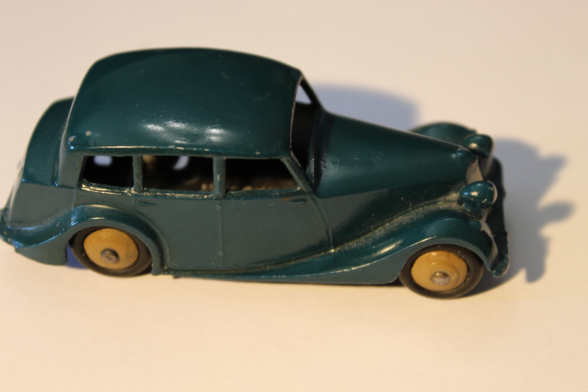 triumph 1800 saloon dinky toys 40b side