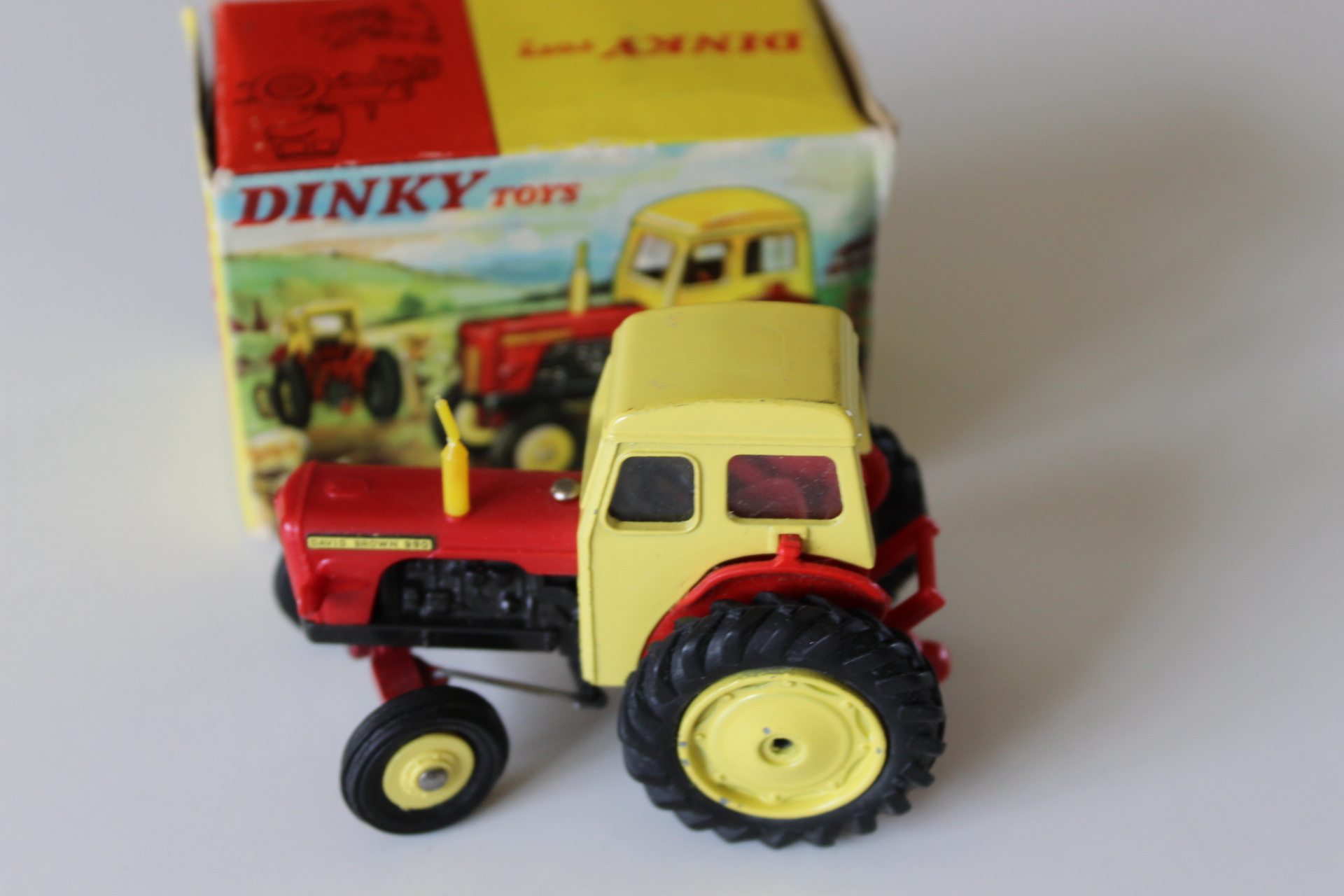 david brown tractor dinky toys 305