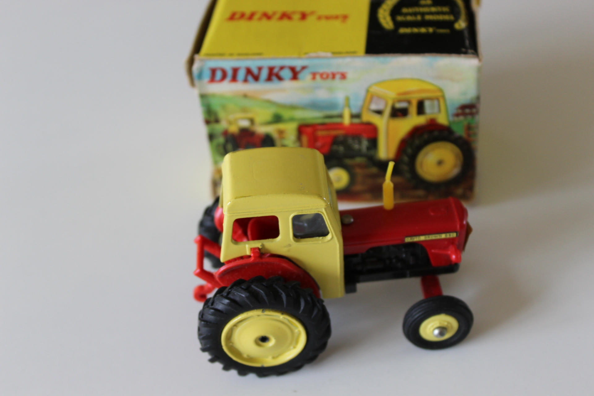 david brown tractor dinky toys 305 side