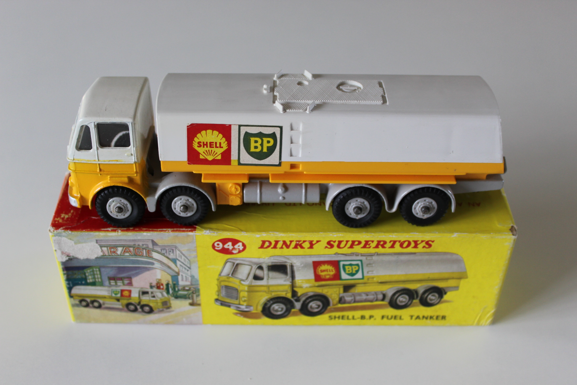 leyland octopus shell.bp. petrol tanker dinky toys 944