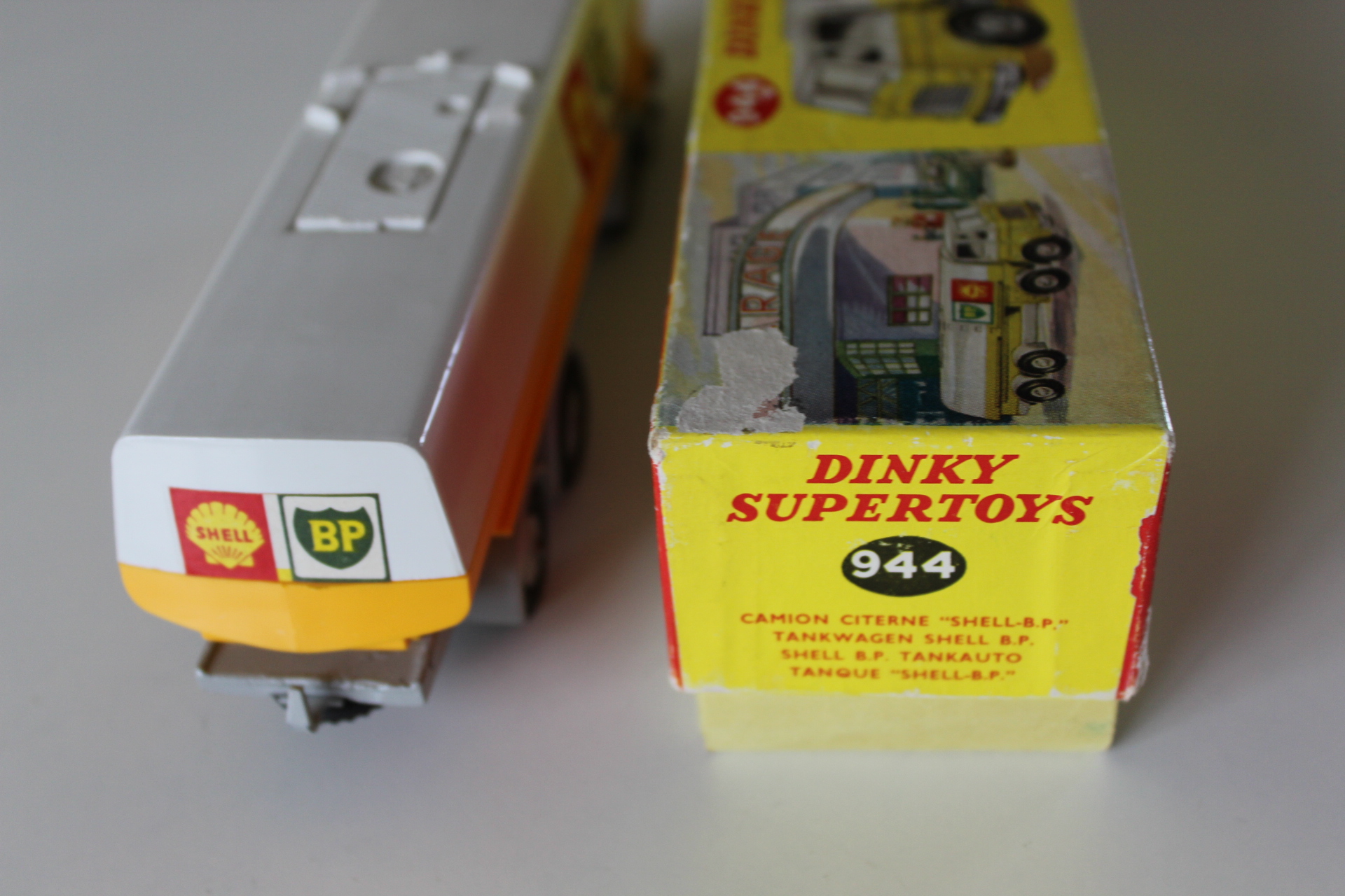 leyland octopus shell.bp. petrol tanker dinky toys 944 back