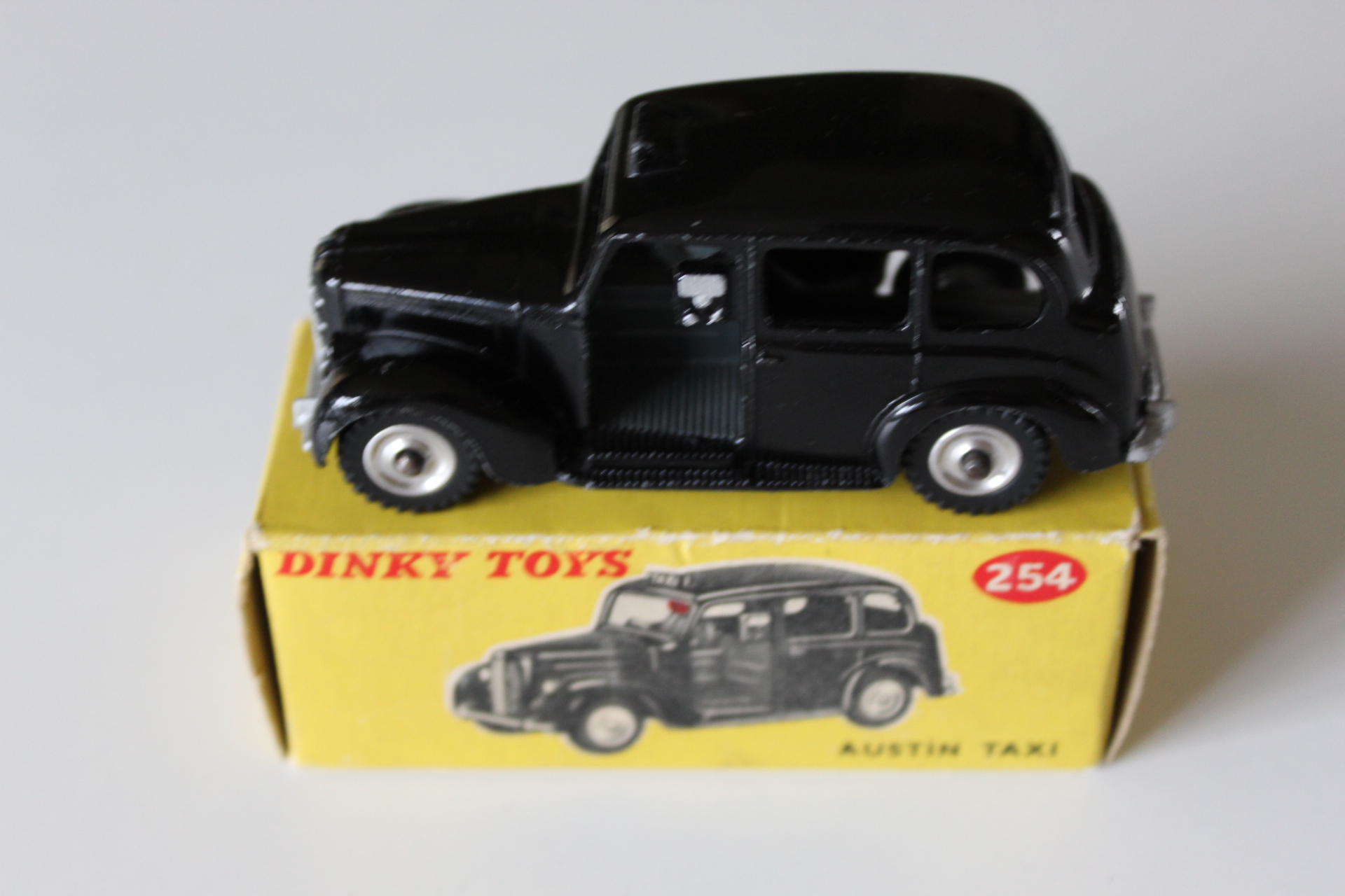 austin taxi dinky toys 254