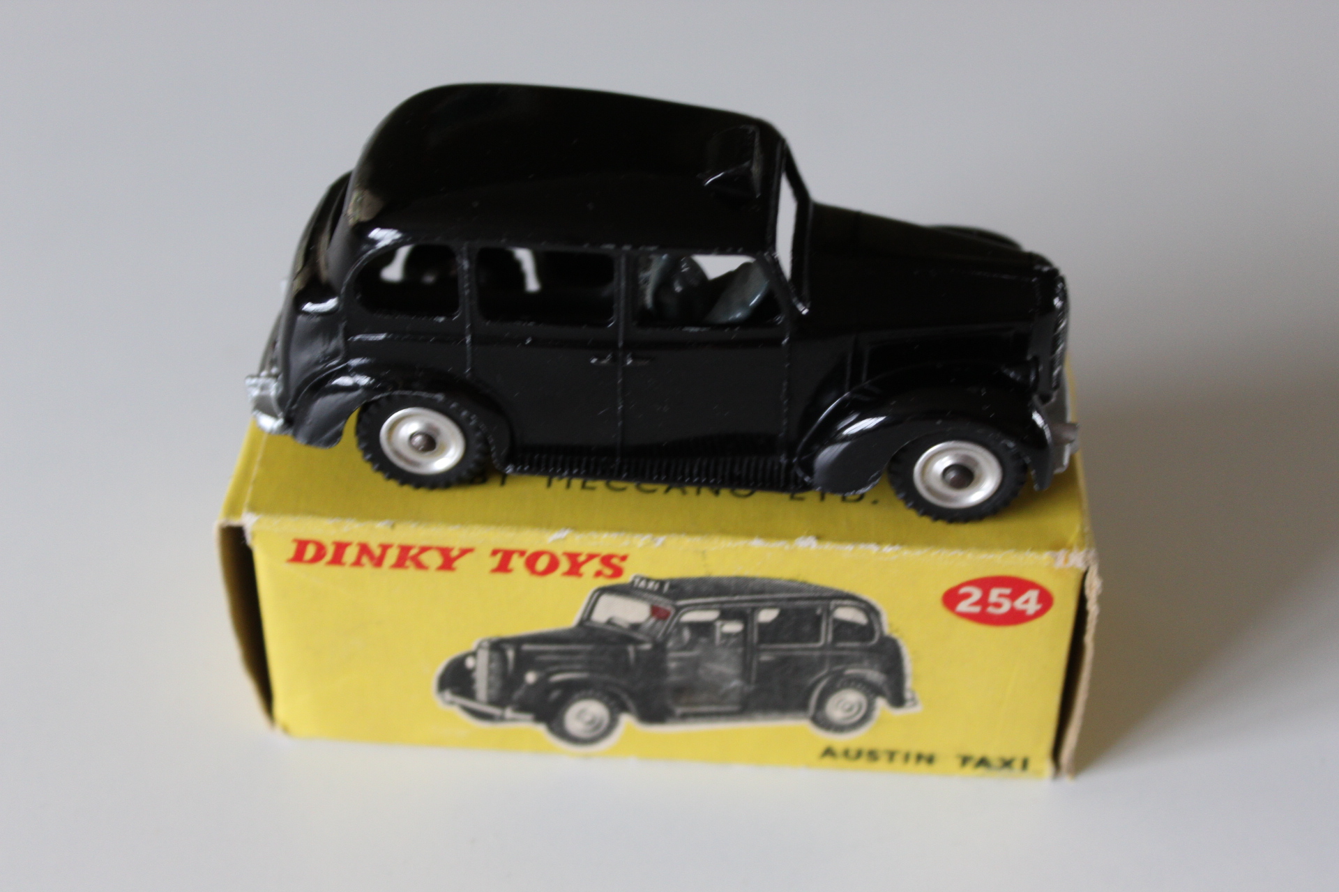 austin taxi dinky toys 254 side