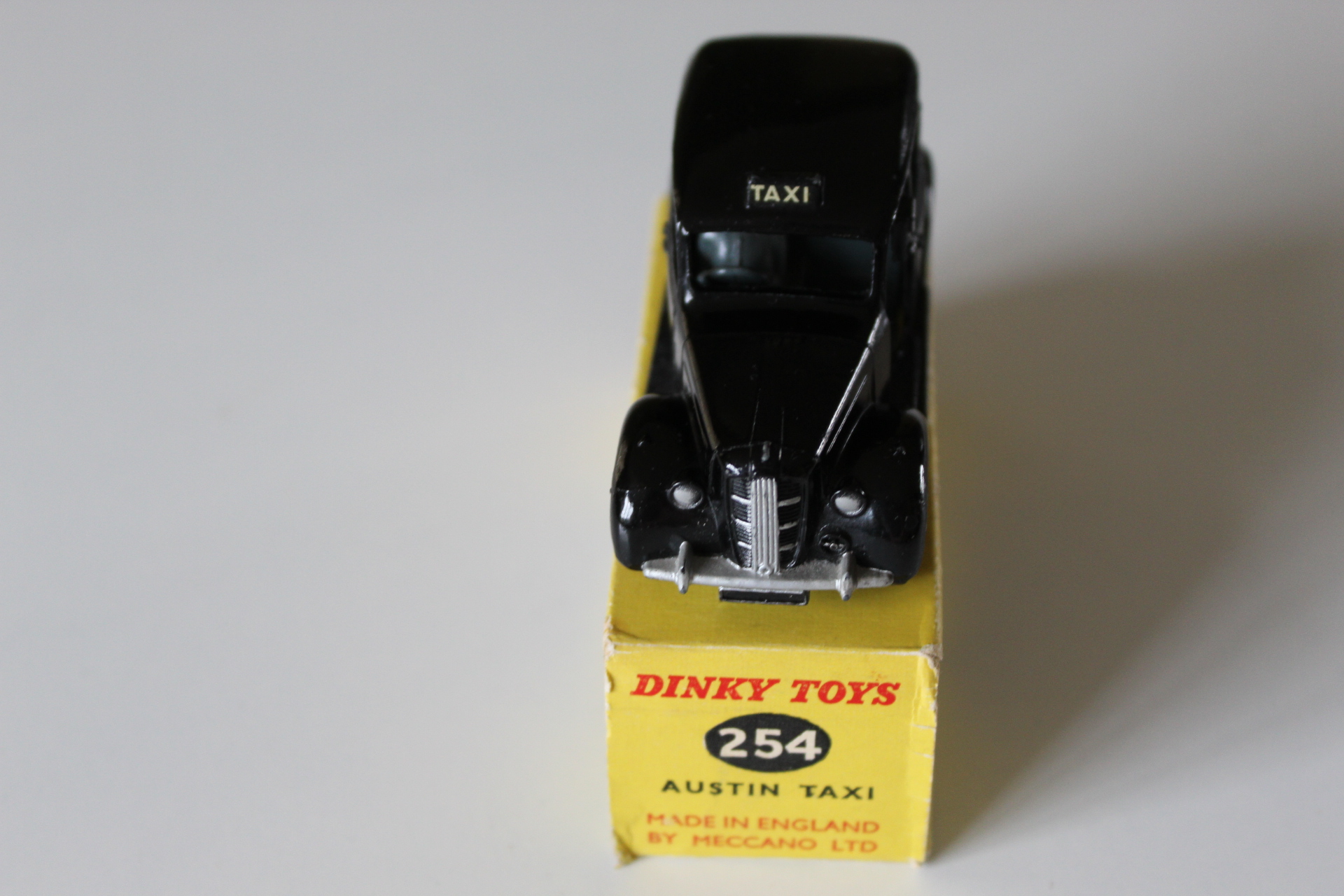 austin taxi dinky toys 254 front