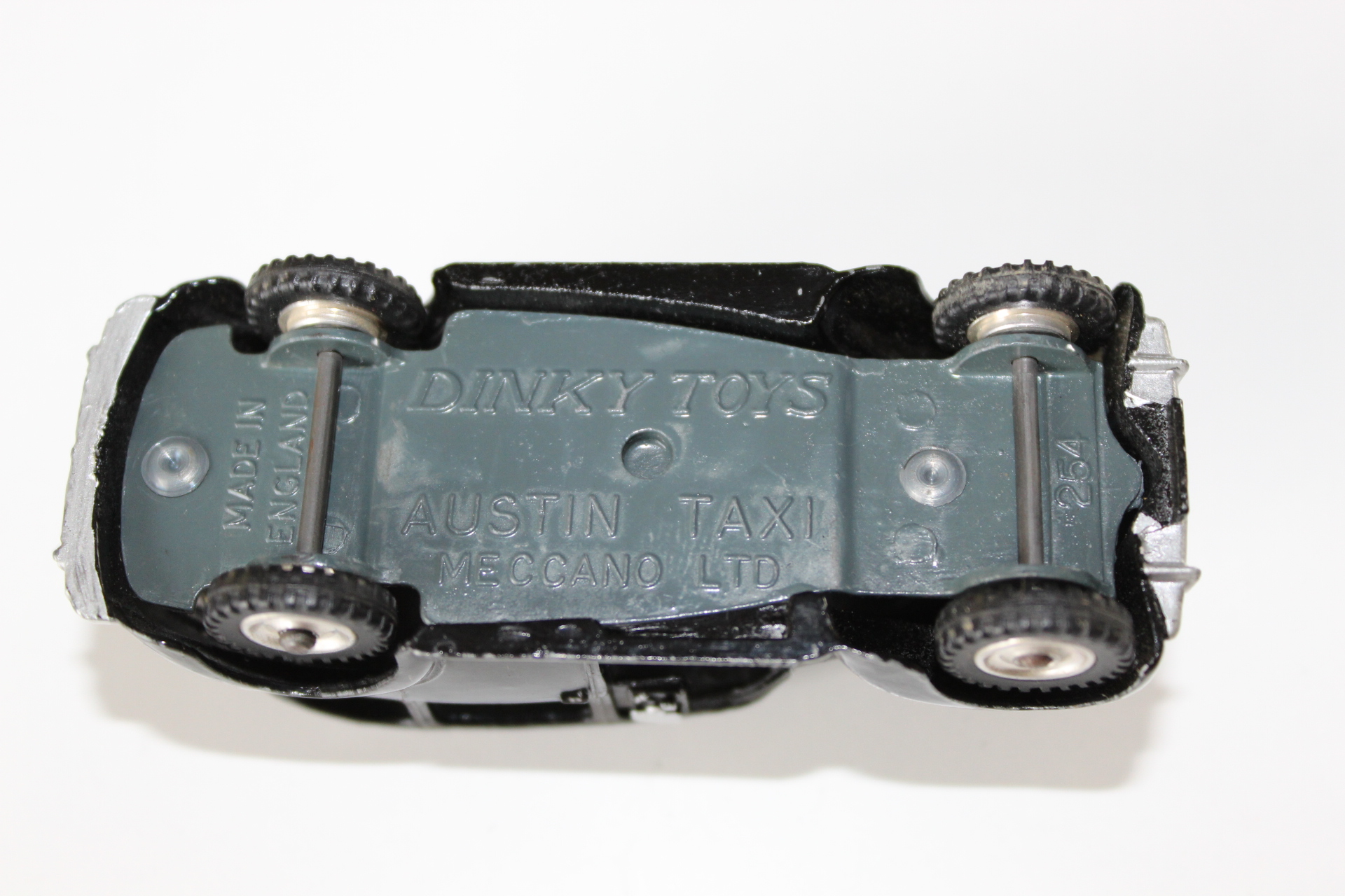 austin taxi dinky toys 254 base