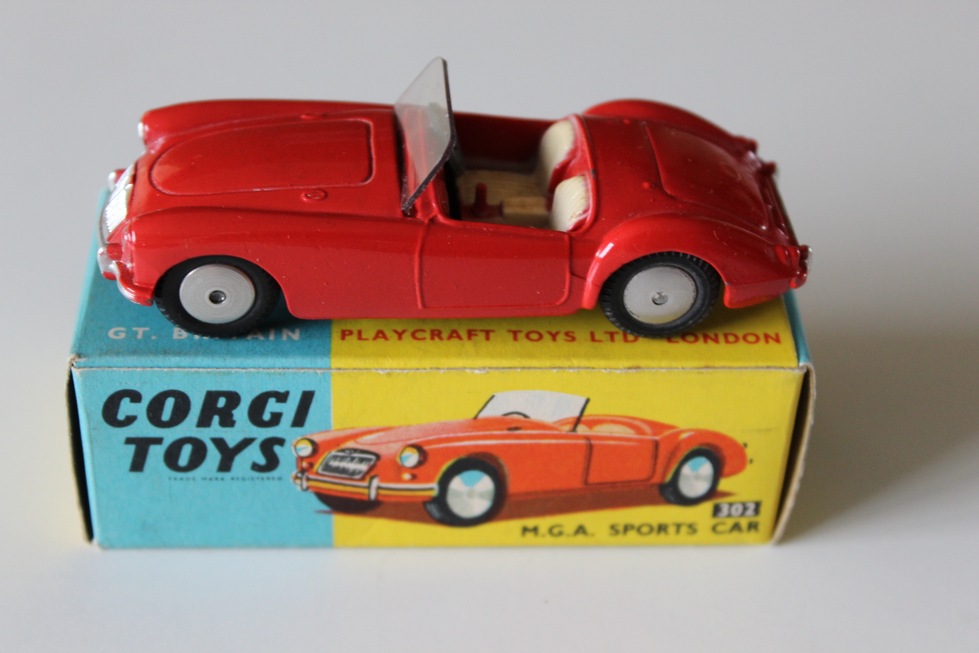 mga sports car corgi toys 302