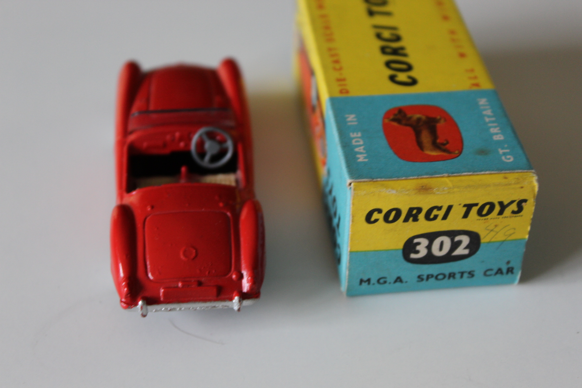 mga sports car corgi toys 302 back