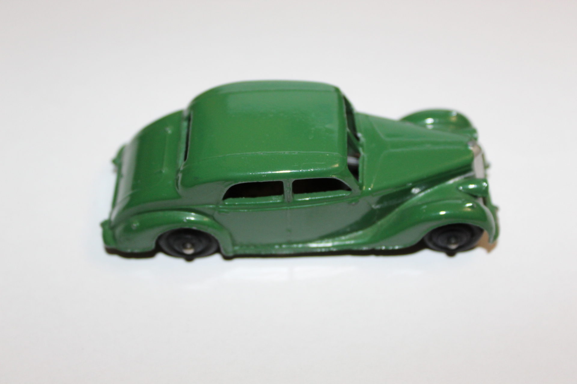 riley saloon dinky toys 40a side