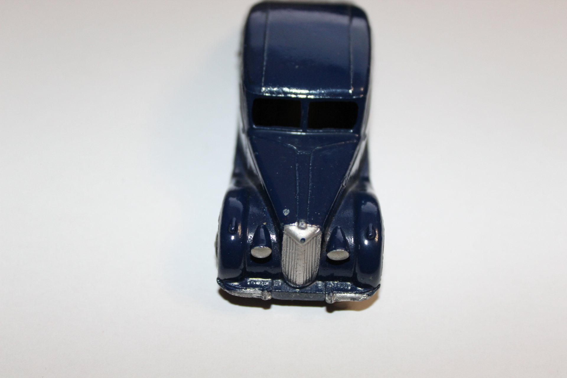 riley saloon dinky toys 40a front