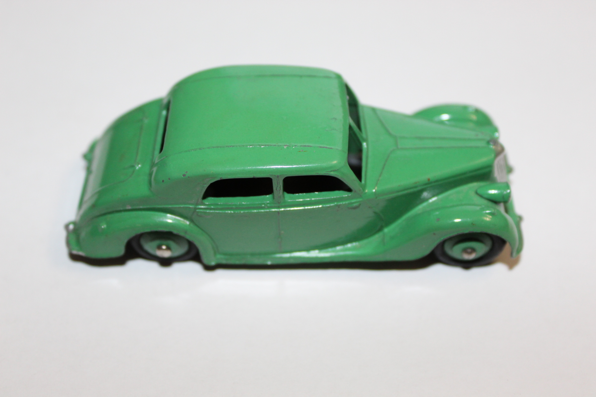 riley saloon dinky toys 40a side