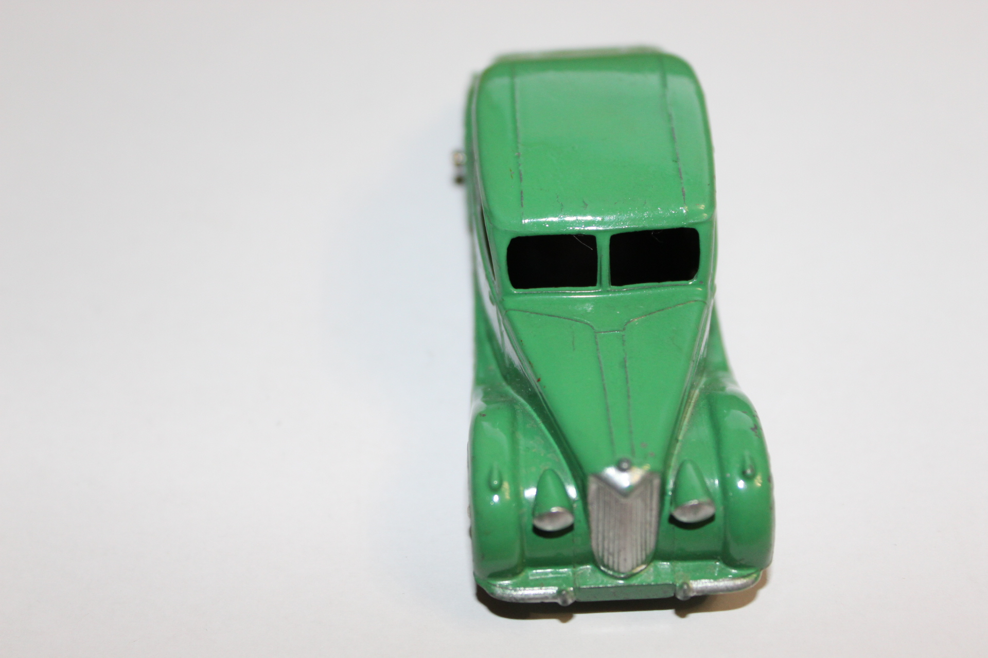 riley saloon dinky toys 40a front