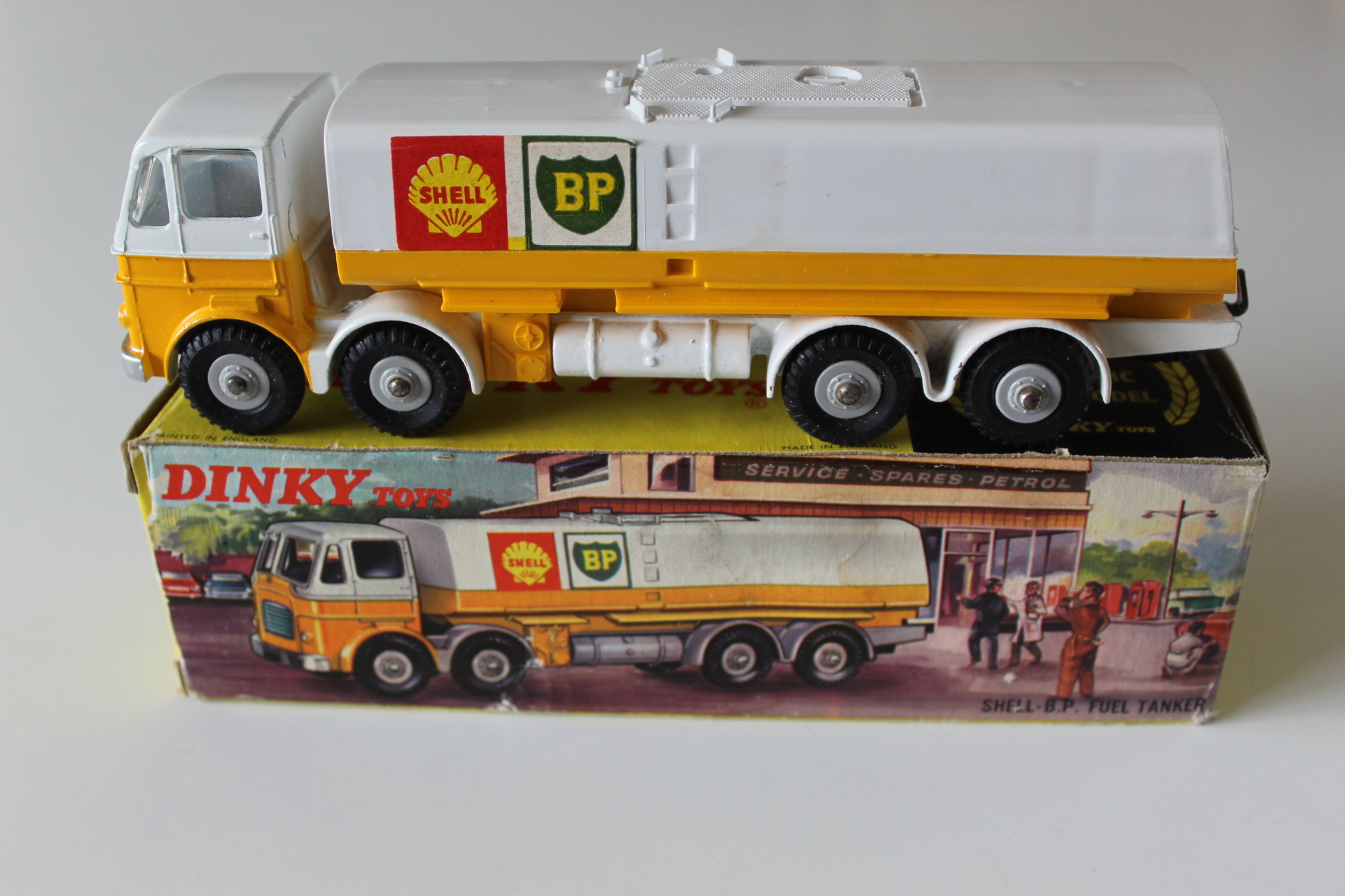 leyland octopus sheel petrol tanker dinky toys 944