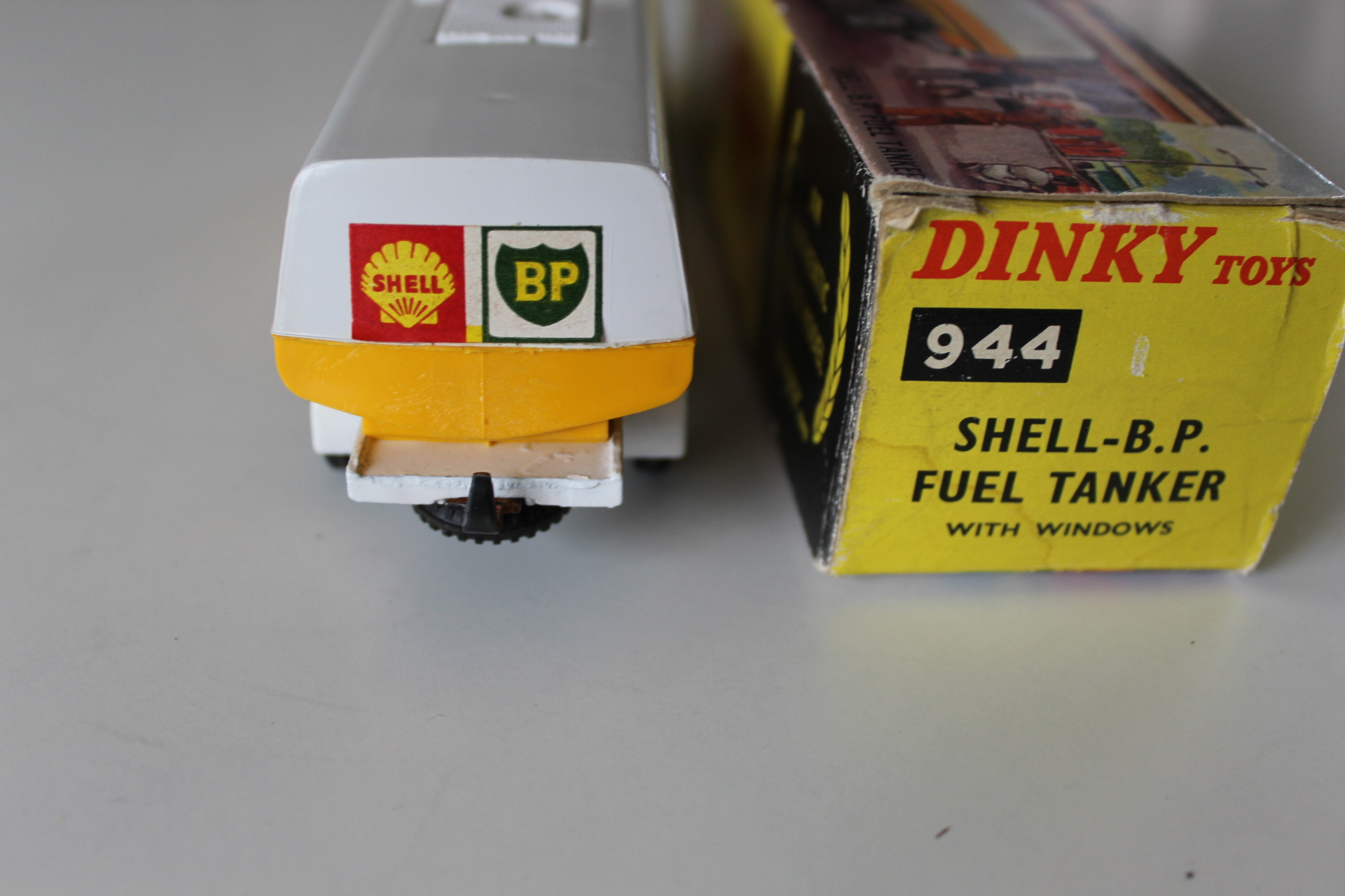 leyland octopus sheel petrol tanker dinky toys 944 back