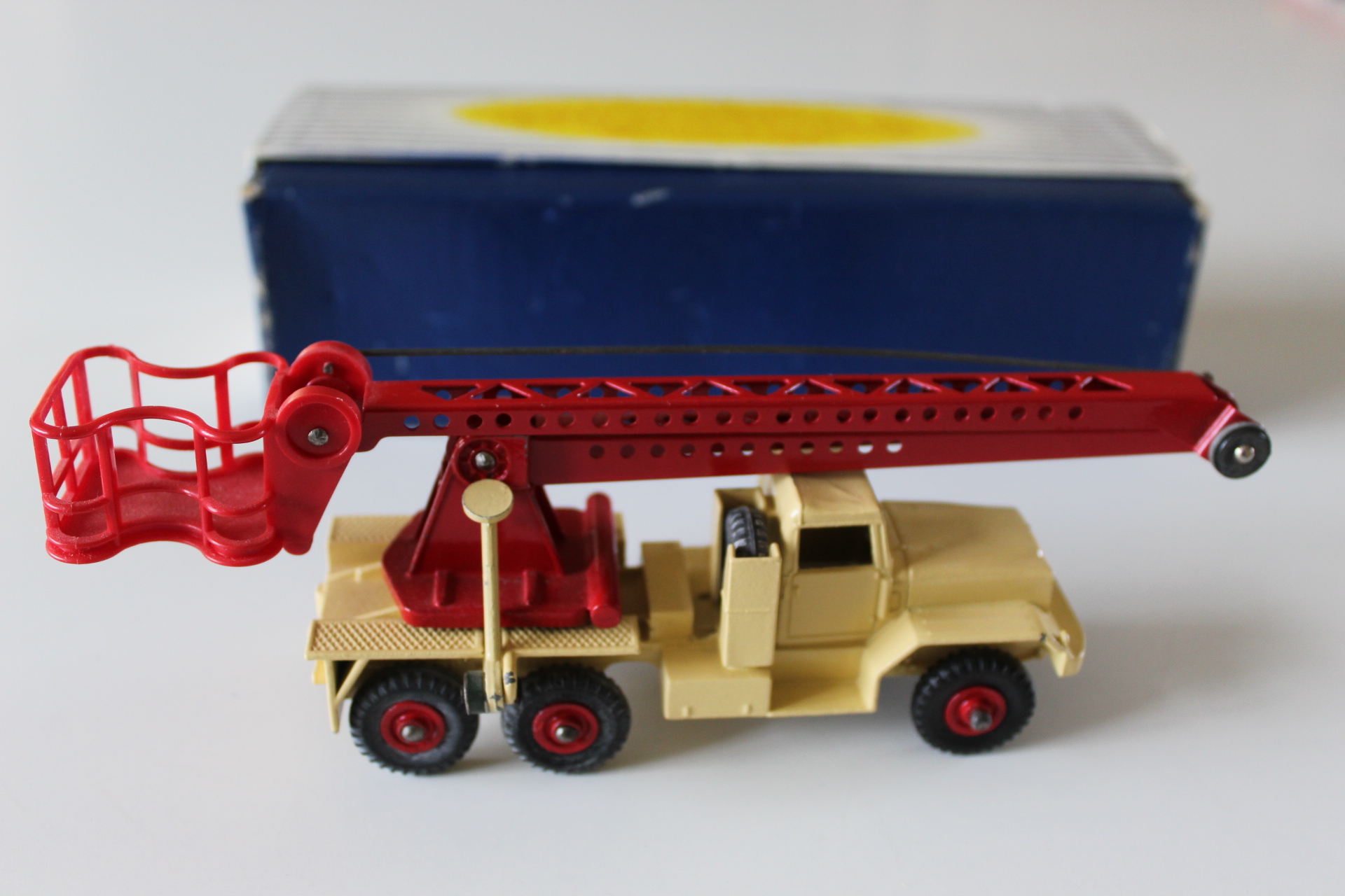 commercial servicing platform lorry dinky toys 977 side