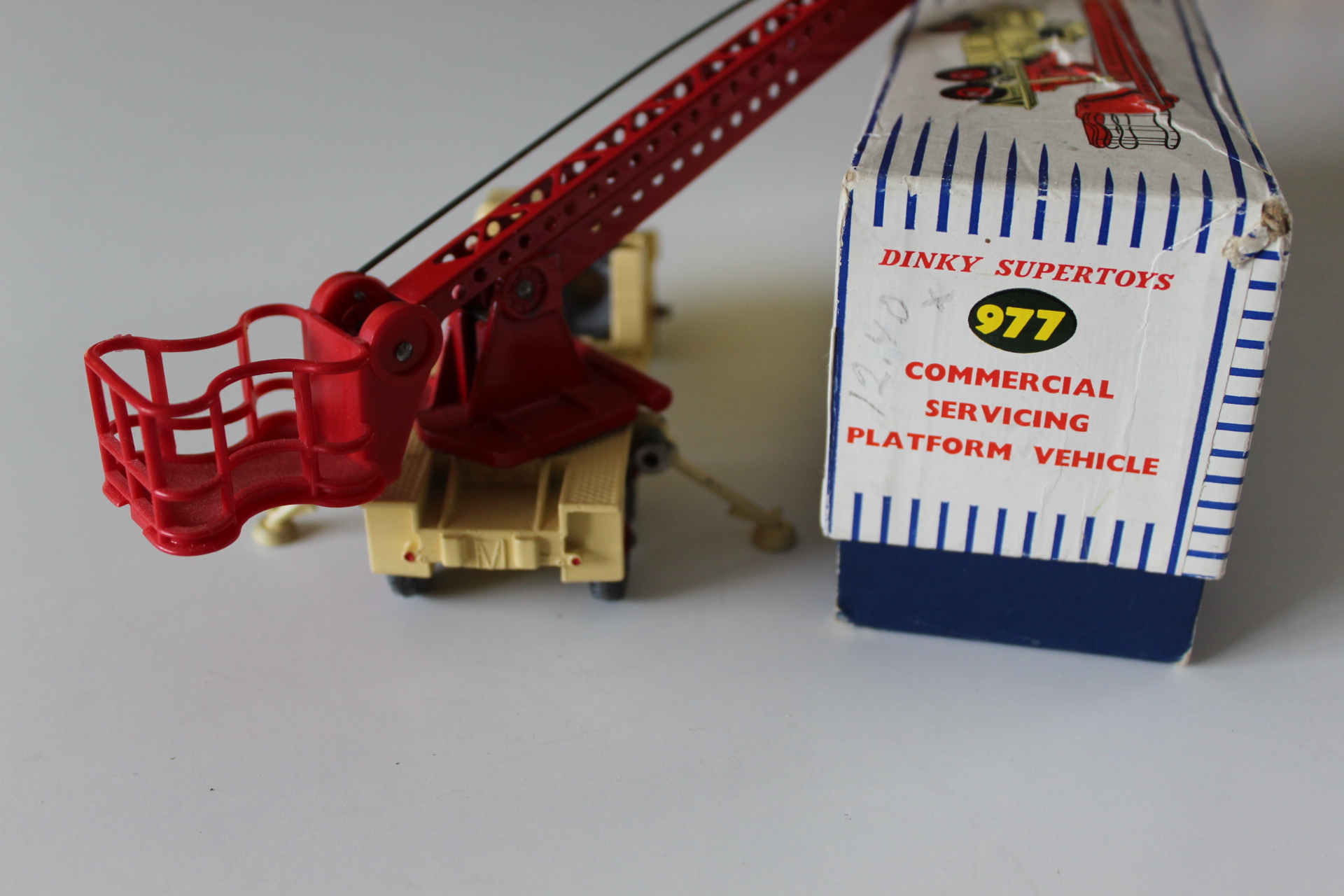 commercial servicing platform lorry dinky toys 977 back