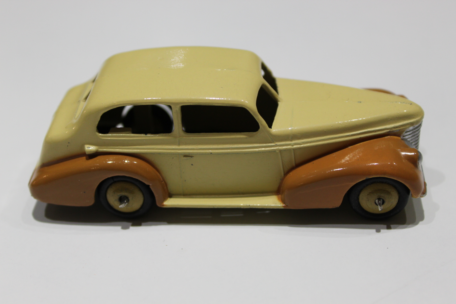 oldsmobile us export dinky toys 39bu side