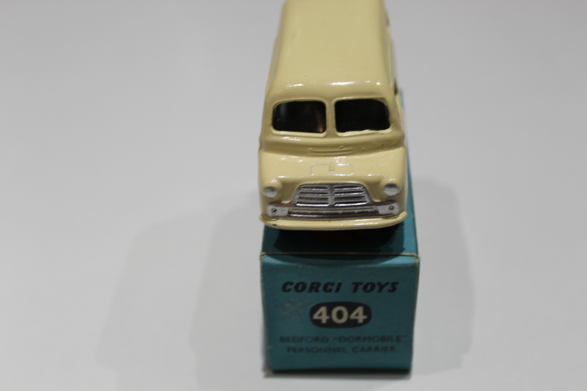 bedford dormobile Personnel Carrier corgi toys 404 front