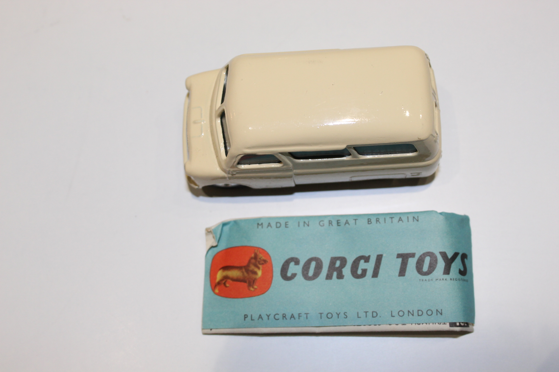 bedford dormobile Personnel Carrier corgi toys 404 top