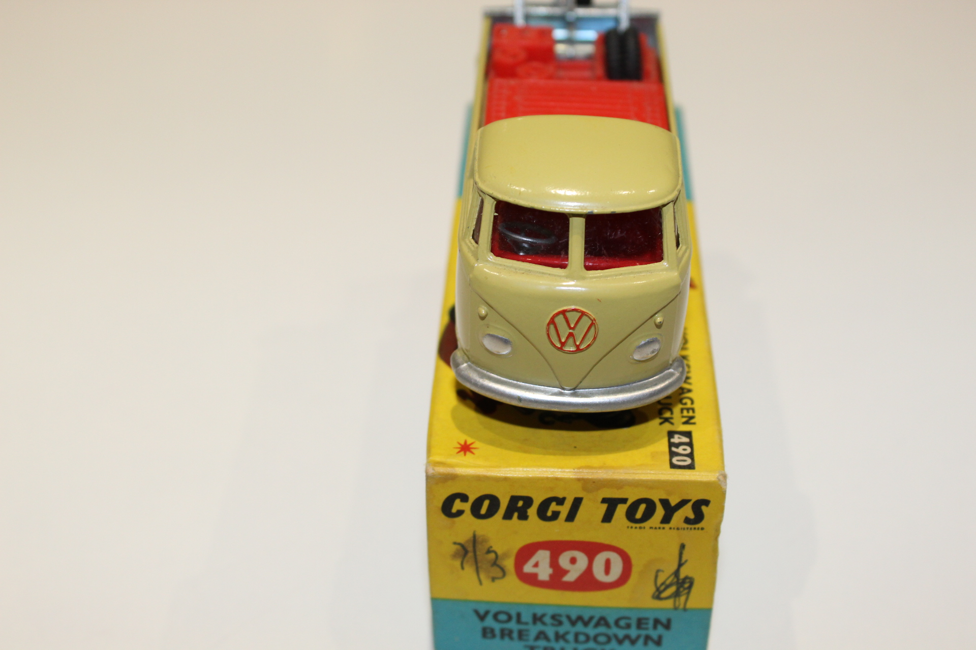 volkswagen breakdown truck corgi toys 490 front
