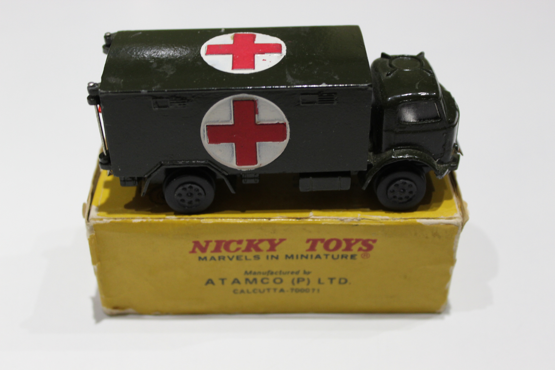 military ambulance nicky toys 626 side