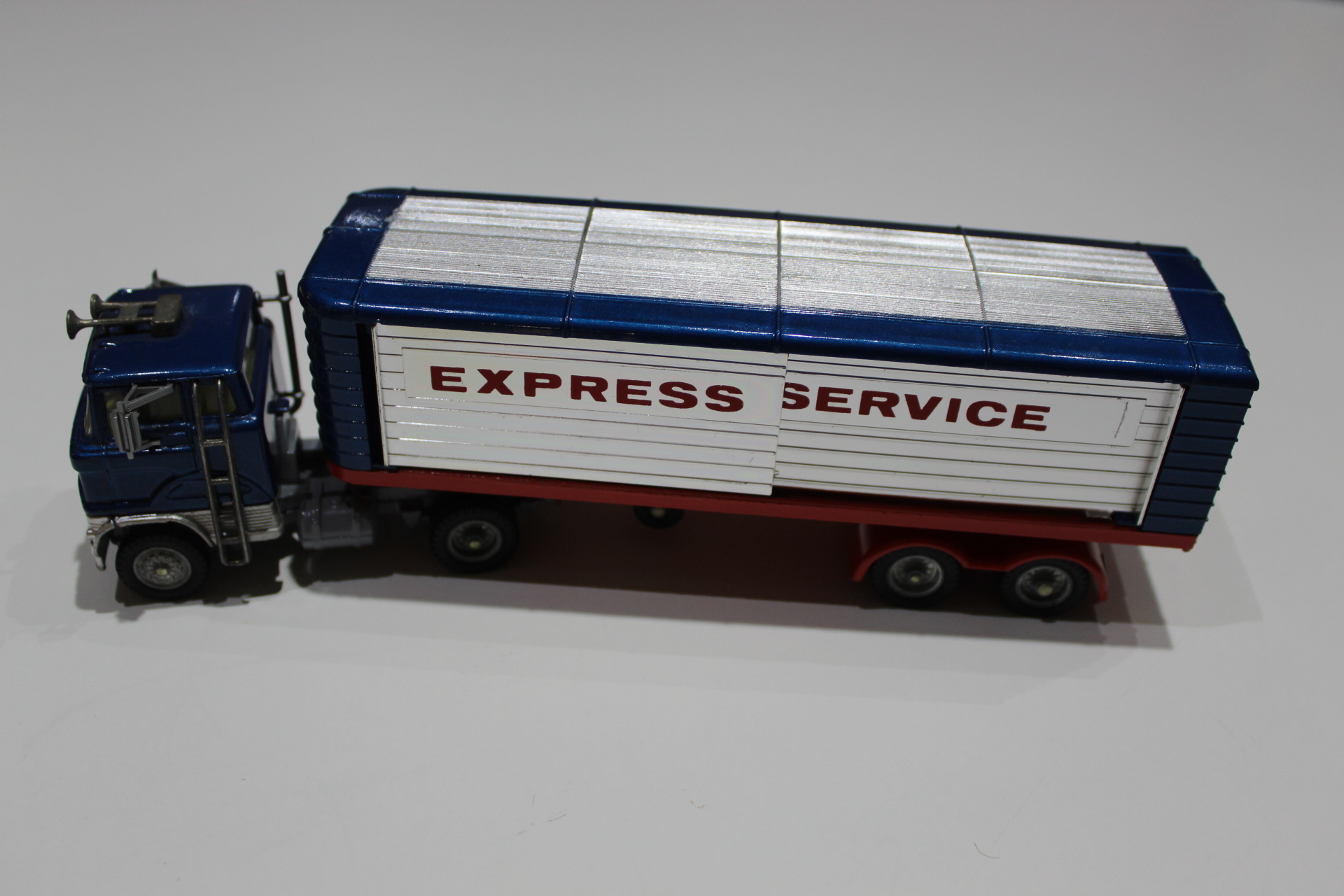 ford tilt articulated lorry express services. corgi toys 1137 left side