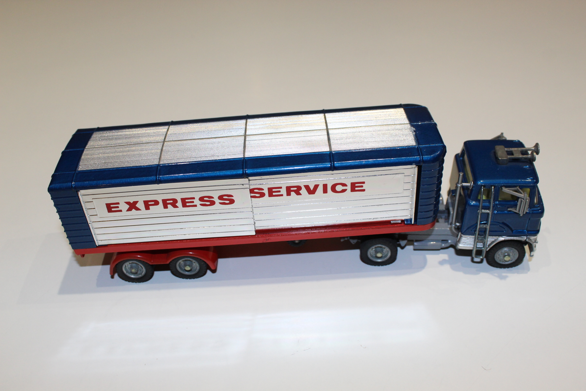 ford tilt articulated lorry express services. corgi toys 1137 right side