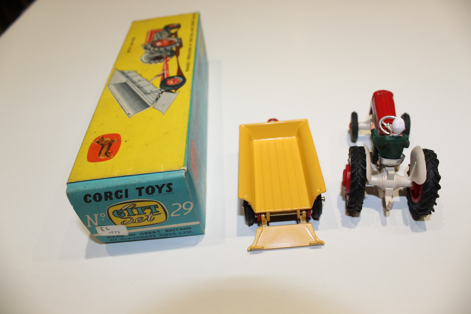 massey ferguson tractor and tipping trailer corgi gift set 29 back